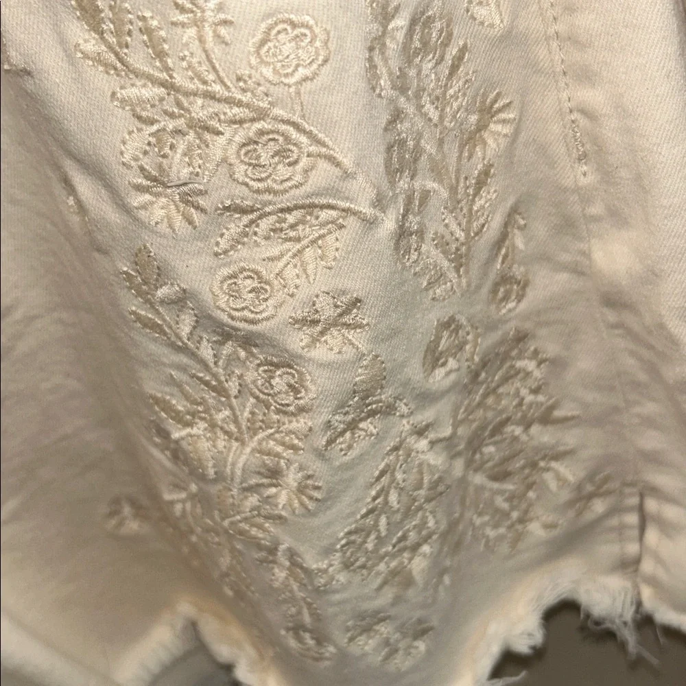 Liverpool Los Angeles Embroidered cream Women's Shorts - Picture 3 of 9